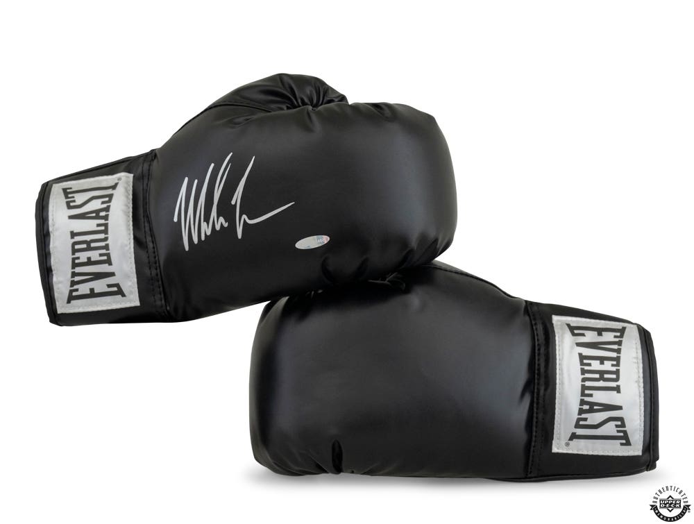 大人気新品セール ブ Tyson Mike Autographed Gloves Boxing Everlast Black ボクシング
